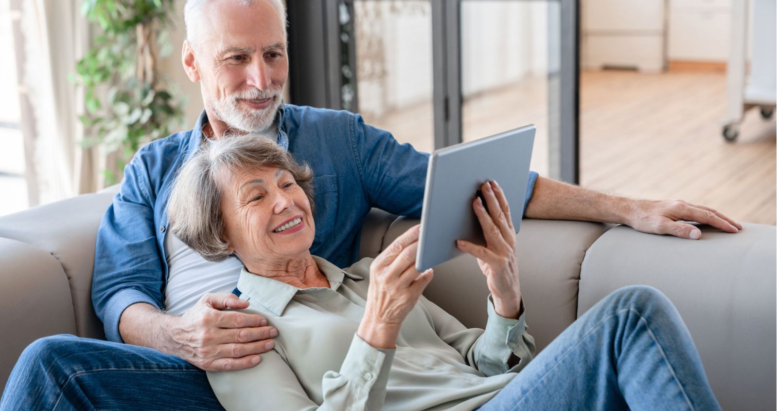 glückliches Paar zu Hause